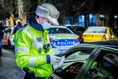 Control al Poliţiei Rutiere în Capitală - Au fost constatate zece infracţiuni, în opt cazuri fiind vorba despre conducere sub influenţa substanţelor psihoactive/ Au fost date 16 amenzi în valoare totală de peste 12.000 de lei