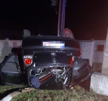 Dolj: O adolescentă de 15 ani a murit într-un accident rutier. Alţi patru tineri, cu vârste între 14 şi 20 de ani, au fost răniţi