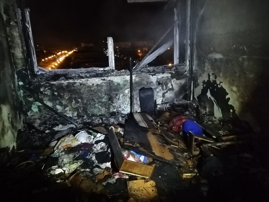 Galaţi - Incendiu într-un bloc de 9 etaje - un bărbat a murit, iar locatarii au fost evacuaţi - FOTO