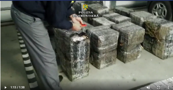 Zeci de mii de pachete de ţigări de contrabandă, descoperite la graniţa de nord a României. Cantităţi mari de marfă au fost găsite în maşini cu numere false înmatriculare
