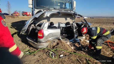 Bacău: Trei persoane, decedate într-un accident rutier produs de DN 2. Două dintre victime sunt copii - FOTO
