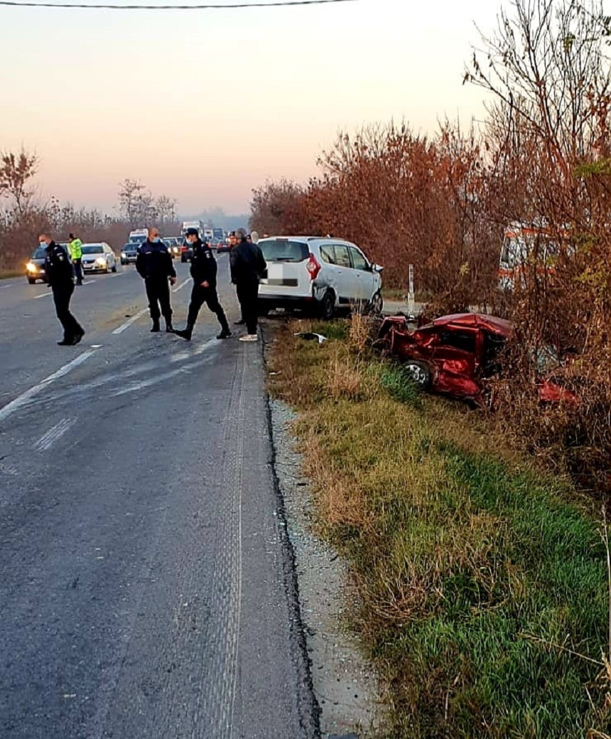 Accident cu 7 maşini pe DN2, în zona localităţii Coşereni. Patru persoane au fost rănite - FOTO