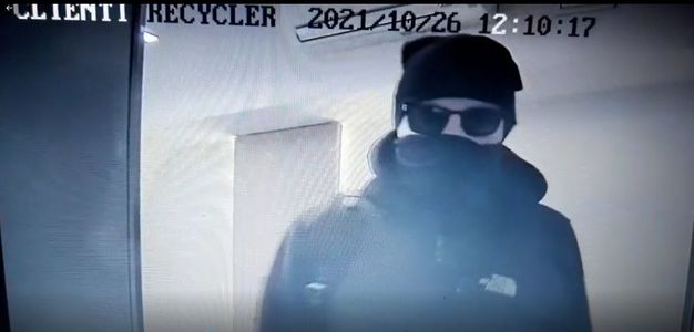 Timişoara: Bărbatul care a luat 6.000 de euro dintr-un bancomat a fost identificat şi a returnat întreaga sumă