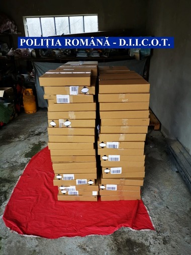 Percheziţii pentru destructurarea unei grupări specializate în furturi din TIR-uri, comise în Germania, Franţa şi Austria, bunurile fiind apoi vândute în România/ Prejudiciul este de 1,3 milioane de euro - FOTO, VIDEO