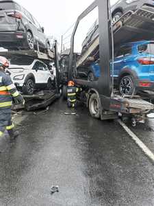 Caraş-Severin: Accident cu două TIR-uri încărcare cu maşini / Evenimentul rutier a avut loc la aproximativ 12 kilometri distanţă faţă de accidentul din seara trecută - FOTO / VIDEO