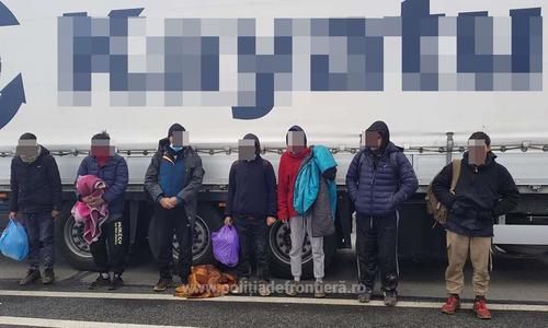 Unsprezece cetăţeni străini depistaţi la graniţa cu Ungaria de poliţiştii de frontieră arădeni
