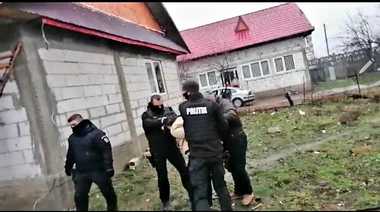 Bărbatul evadat de la un punct de lucru al Penitenciarului Găeşti, prins în judeţul Ialomiţa/ El se ascundea în locuinţa unor rude 