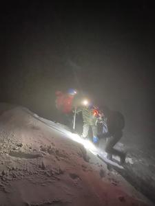 Intervenţie a salvamontiştilor din Braşov pentru a coborî şase turişti de pe munte
