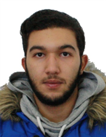 Suspectul dublei crime din judeţul Iaşi, dat în urmărire / El a fost arestat în lipsă pentru 30 de zile  
