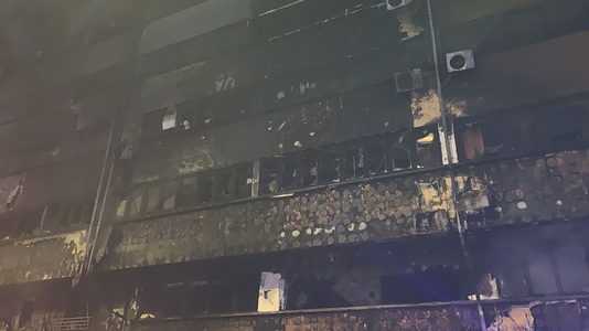 UPDATE- Incendiu în parcarea din subsolul unui bloc din Constanţa - O singură persoană rănită mai este internată, cu arsuri de căi aeriene/ ISU: Parcarea nu avea autorizaţia de securitate la incendiu 
