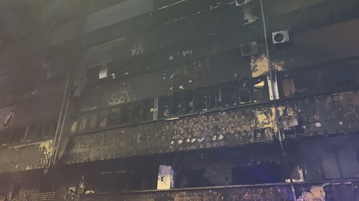 UPDATE - Poliţiştii fac cercetări în urma incendiului puternic de la blocul din Constanţa / O cameră de supraveghere surprinde momentul unei explozii, iar două persoane sunt văzute fugind în direcţia opusă / Un adolescent de 15 ani, reţinut - VIDEO