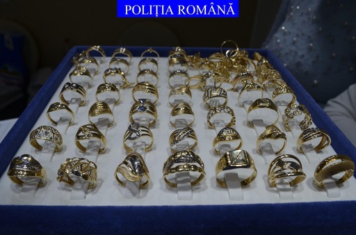 Peste 28 de kilograme de aur şi 140 de pietre preţioase, indisponbilizate de poliţiştii din Galaţi / Suspiciuni de evaziune fiscală
