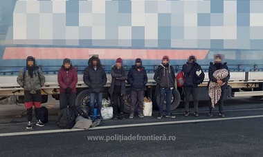 Opt afgani depistaţi de poliţiştii de frontieră arădeni - FOTO