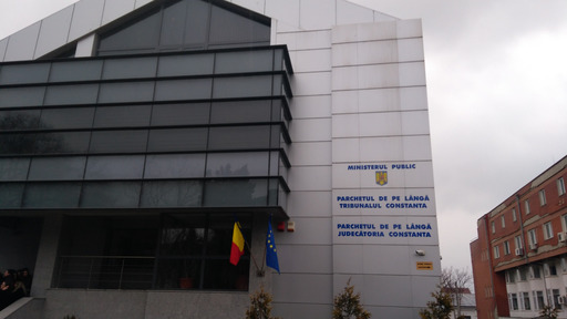 Constanţa: Bărbat reţinut pentru ultraj judiciar. El ar fi ameninţat prin WhatsApp doi procurori DNA 
