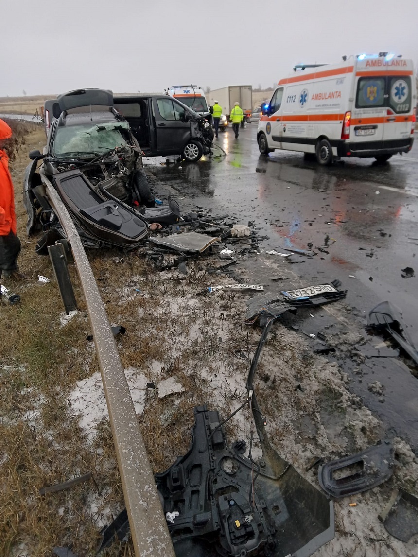 UPDATE - Buzău - Accident pe DN 2, între un microbuz şi un autoturism - cinci persoane au fost rănite - FOTO
