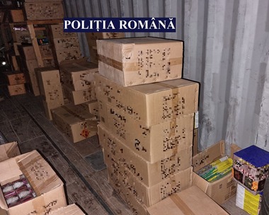 Constanţa: Peste şapte tone de articole pirotehnice, confiscate de poliţiştii de la Transporturi / Trei persoane sunt cercetate în acest caz 