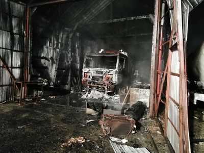 UPDATE - Bistriţa-Năsăud: Incendiu la o hală din interiorul unui service auto, în apropierea DN 17 C / Cauza, în curs de stabilire - FOTO / VIDEO