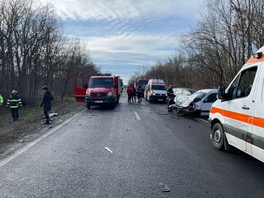 Patru răniţi, în urma unui accident produs la Brăila/ Traficul pe DN 2B este blocat - FOTO, VIDEO