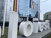 Ploieşti: Dosar penal pentru distrugere după ce doi adolescenţi au vrut să facă o poză pe sigla din faţa sediului Primăriei, iar o literă s-a spart - FOTO
