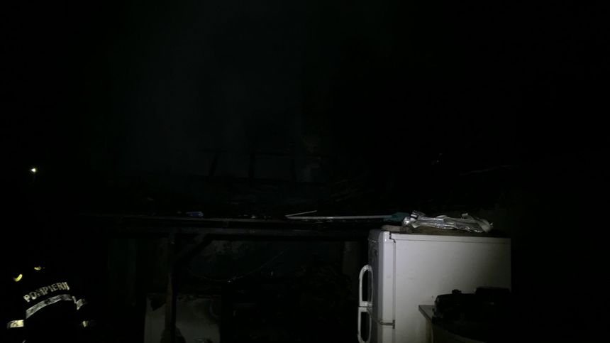 Bacău: Cinci persoane, rănite după o explozie produsă într-o casă, deflagraţia fiind urmată de un incendiu