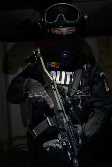 Poliţia Română a coordonat Operaţiunea CONVERSUS derulată la nivel european / Au fost indisponibilizate peste 1.500 de arme de alarmare şi semnalizare, care se pot modifica în arme letale / Peste 260 de percheziţii, o sută în România 