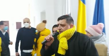 Jandarmii au dat primele 12 amenzi, după incidentul de la Primăria Timişoara de vineri, când mai mulţi membri şi simpatizanţi AUR au intrat scandând împotriva primarului Dominic Fritz
