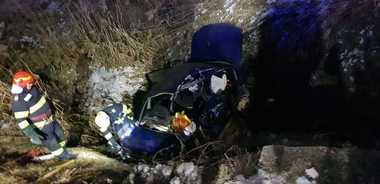 UPDATE - Bistriţa-Năsăud: Autoturism în care se aflau patru persoane, lovit de un tren în care erau circa 20 de pasageri/ A fost declanşat Planul roşu de intervenţie / Doi adolescenţi au murit şi doi bărbaţi au fost răniţi - FOTO, VIDEO