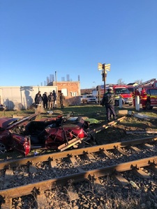 Galaţi - Două persoane au murit după ce maşina lor a fost lovită de tren - FOTO, VIDEO