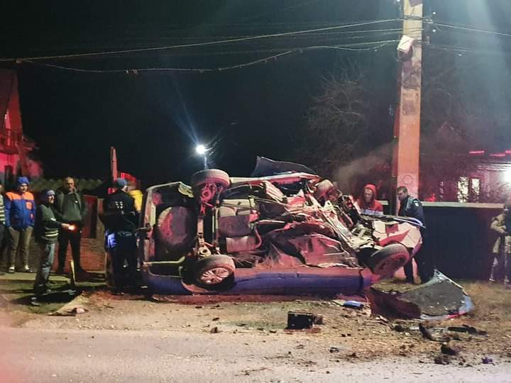Prahova: Doi tineri de 16 şi 21 de ani au murit, după ce o maşină a intrat într-un cap de pod / Un adolescent de 15 ani, rănit 

 