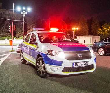 Alertă cu bombă la o şcoală din Târgu Jiu / Elevii şi angajaţii sunt evacuaţi  