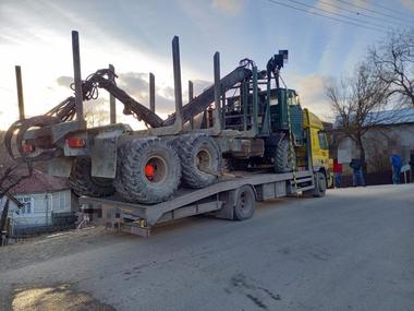 Vrancea: O femeie a fost rănită, după ce un camion a rupt mai multe cabluri, iar acestea au căzut peste ea 