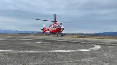 Vaslui: Fetiţă de 7 ani, în stare gravă după ce a fost lovită de o maşină / Ea era pe o trotinetă electrică / Fata, intubată, este preluată de un elicopter SMURD 