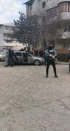 Vrancea: Doi bărbaţi, prinşi în flagrant după ce au dat o spargere într-un apartament/ Ei erau monitorizaţi, fiind prinşi cu instrumente folosite la forţarea uşilor şi staţii de emisie-recepţie - VIDEO