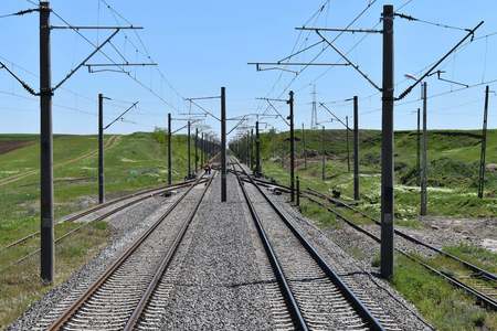 CFR anunţă transbordarea călătorilor pe relaţia Bocicoi – Lunca, după ce au deraiat 2 osii ale locomotivei trenului R4116 