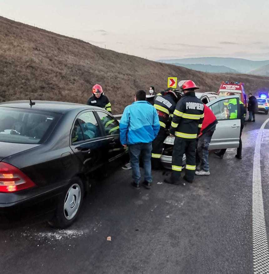 Accident pe A 3, între Nădăşelu şi Gilău, fiind implicate şase persoane / Trei victime au fost transportate la spital  