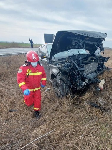 Ialomiţa: Trei persoane au murit şi o alta a fost grav rănită după ce două autoturisme s-au ciocnit