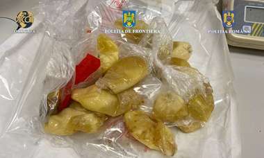 O femeie din Brazilia, depistată pe Aeroportul Otopeni cu aproximativ 1 kg de droguri ingerate, în stomac - FOTO