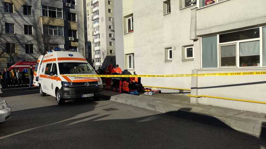 O femeie de 30 de ani a murit, după ce s-a aruncat de la etajul opt, din apartamentul socrilor săi din Slatina 