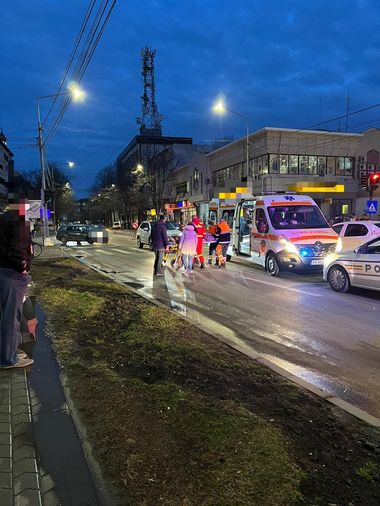 Vrancea: Percheziţii la persoane suspectate de tentativă la omor / Persoanele vizate, implicate într-o altercaţie pe stradă, în timpul căreia un bărbat de 26 de ani a fost înjunghiat 