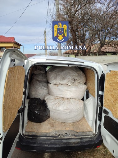Percheziţii în Ilfov şi Călăraşi la persoane suspectate că au blocat o maşină în trafic şi au luat cu forţa un bărbat de 26 de ani / Victima a fost transportată în Călăraşi unde a fost sechestrată şi agresată  
