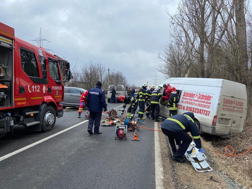 UPDATE - Două accidente în care au fost implicaţi cetăţeni ucraineni, în Vaslui şi Harghita/ În total, unsprezece persoane au fost transportate la spital - FOTO