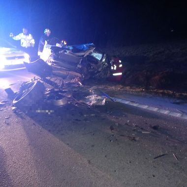 Satu Mare: Un tânăr a murit şi alte cinci persoane, între care trei copii, au fost rănite după ce două autoturisme s-au ciocnit/ Răniţii sunt cetăţeni ucraineni