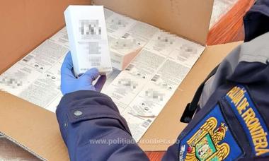 Aproape 6.000 de parfumuri, posibil contrafăcute, confiscate de poliţiştii de frontieră de la Giurgiu/ Marfa, estimată la peste 500.000 de euro