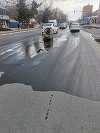 Benzinăria din Tecuci care a permis alimentarea cu motorină într-un bazin de plastic, care apoi s-a răsturnat pe şosea, amendată cu 100.000 de lei Garda de Mediu Galaţi