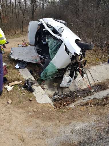 UPDATE - Circulaţie îngreunată pe DN 56 Craiova-Calafat, din cauza unui accident/ Două persoane au murit şi o alta a fost transportată la spital