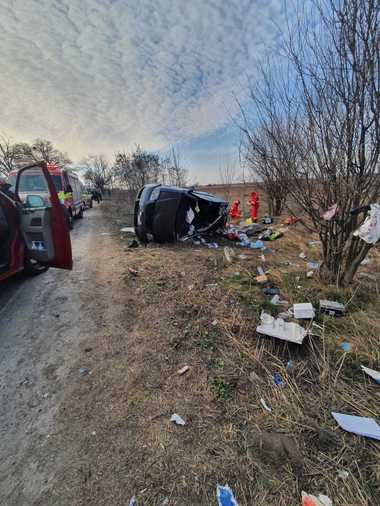 Dâmboviţa: Un mort şi doi răniţi într-un accident rutier produs pe DN 7. Una dintre victime are patru ani