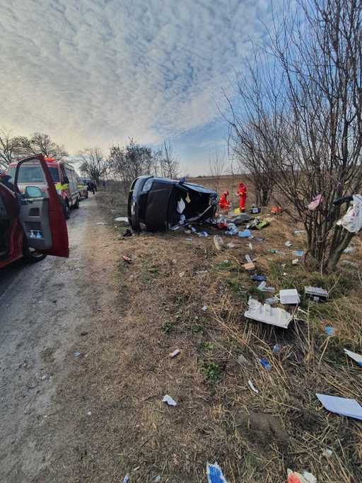 Dâmboviţa: Un mort şi doi răniţi într-un accident rutier produs pe DN 7. Una dintre victime are patru ani
