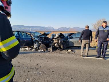 Gorj: Un bărbat a murit şi alte cinci persoane au fost rănite după ce două autoturisme s-au ciocnit, pe DN 67D