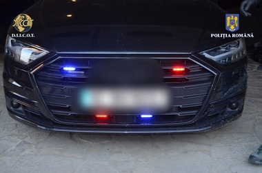 Iaşi: Patru persoane reţinute după percheziţiile procurorilor DIICOT la membrii unui grup infracţional care se ocupa cu trafic de ţigări / Doi poliţişti de frontieră au fost puşi sub control judiciar 