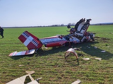 Avion de acrobaţie, prăbuşit în Prahova. Pilotul a murit - FOTO
